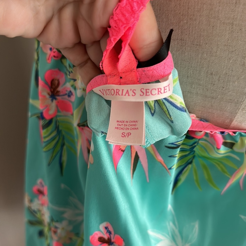 VINTAGE VICTORIA SECRET NIGHTY - Picture 10 of 10